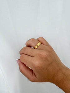 Vera - Waterproof Circle Stone & Heart Ring