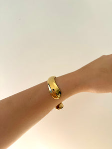 Lina - Waterproof Thick Wavy Cuff Bangle