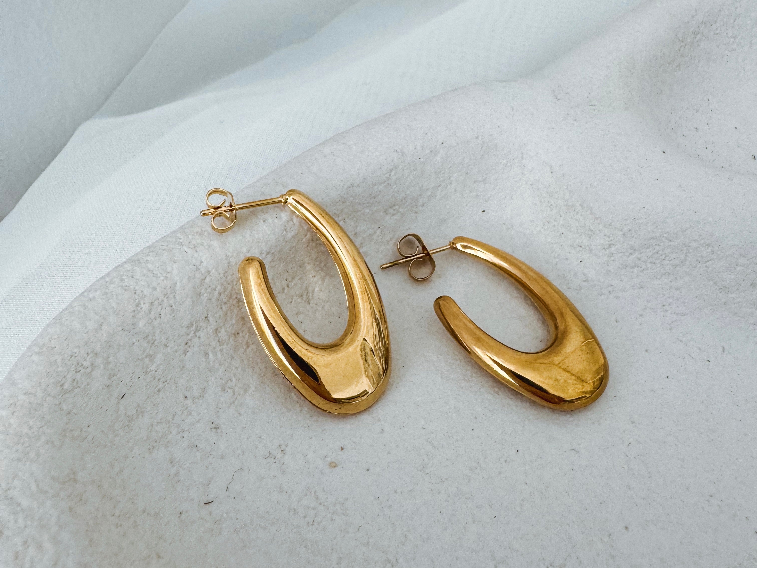 Lien - Waterproof Elongated Statement Hoops