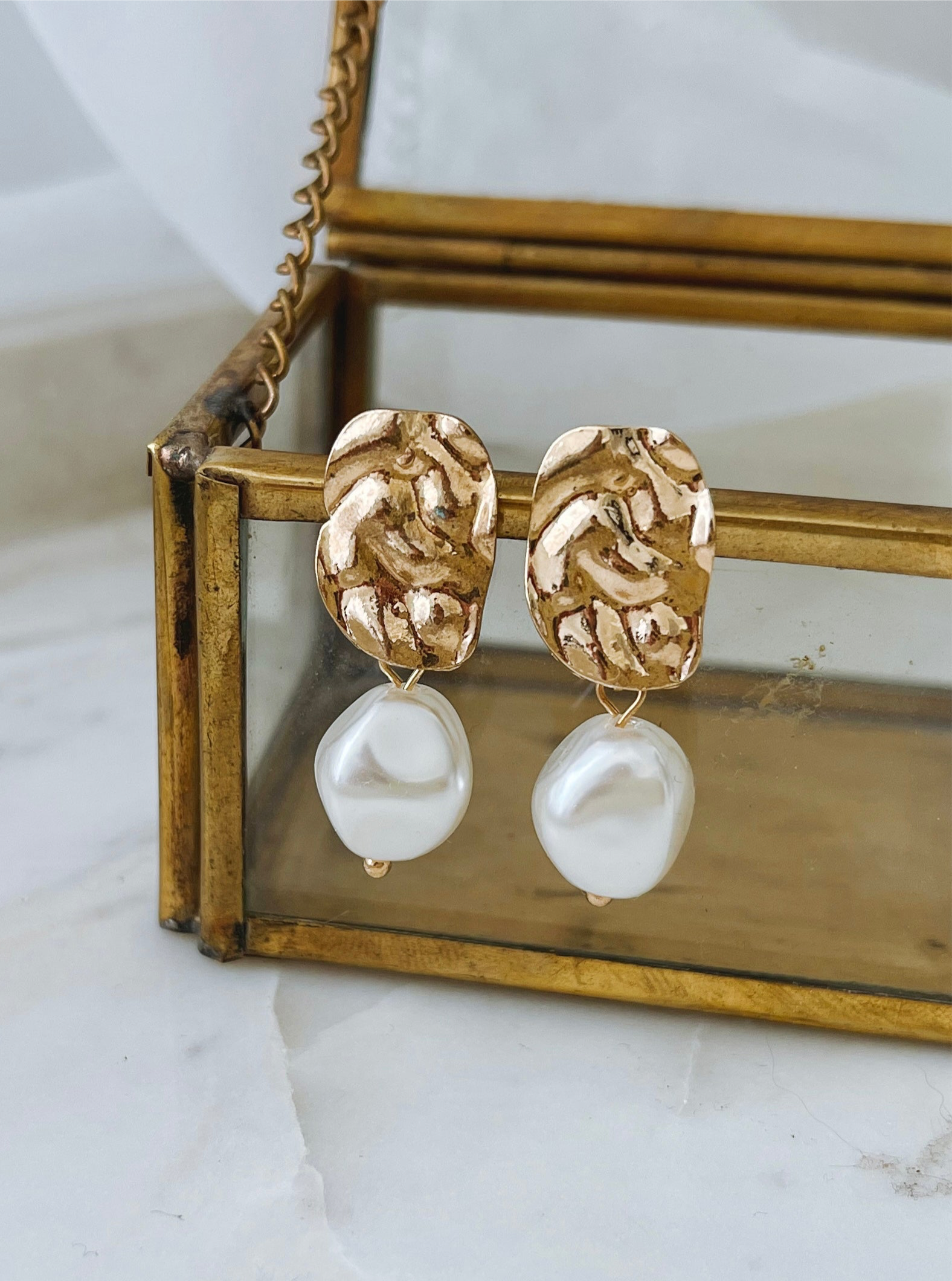 Kuyay - Textured Pearl Earrings