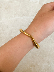 Darian - Waterproof Thick Curved Cuff Bangle with Bubbled Ends