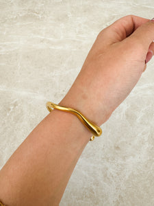 Darian - Waterproof Thick Curved Cuff Bangle with Bubbled Ends