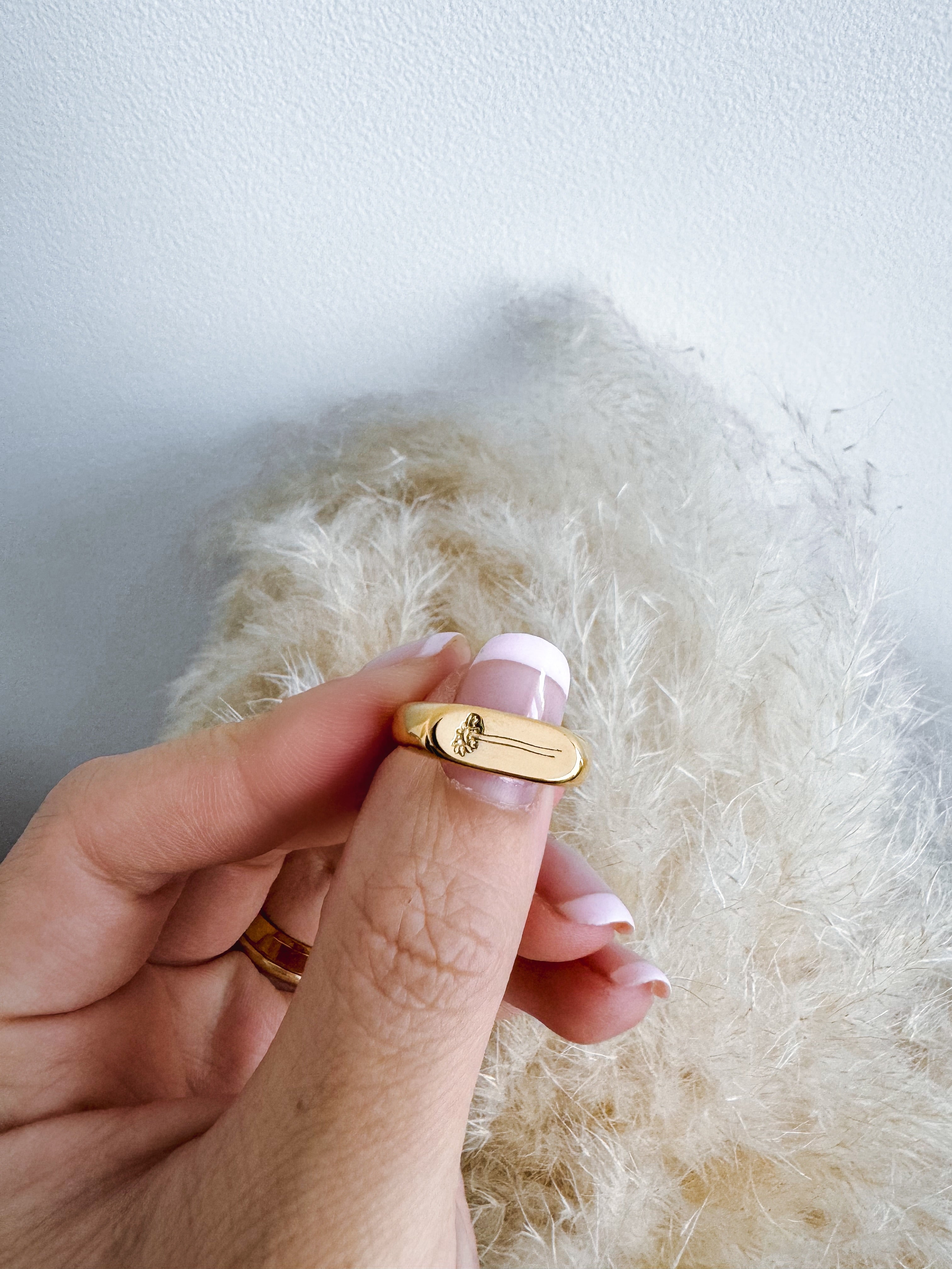 Jenny - Waterproof Wild Daisy Signet Ring