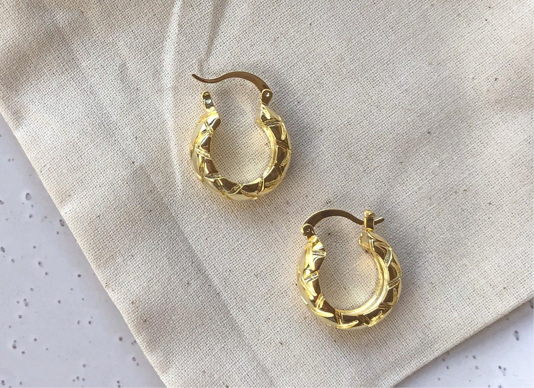 Arna - Arrowed Statement Hoops