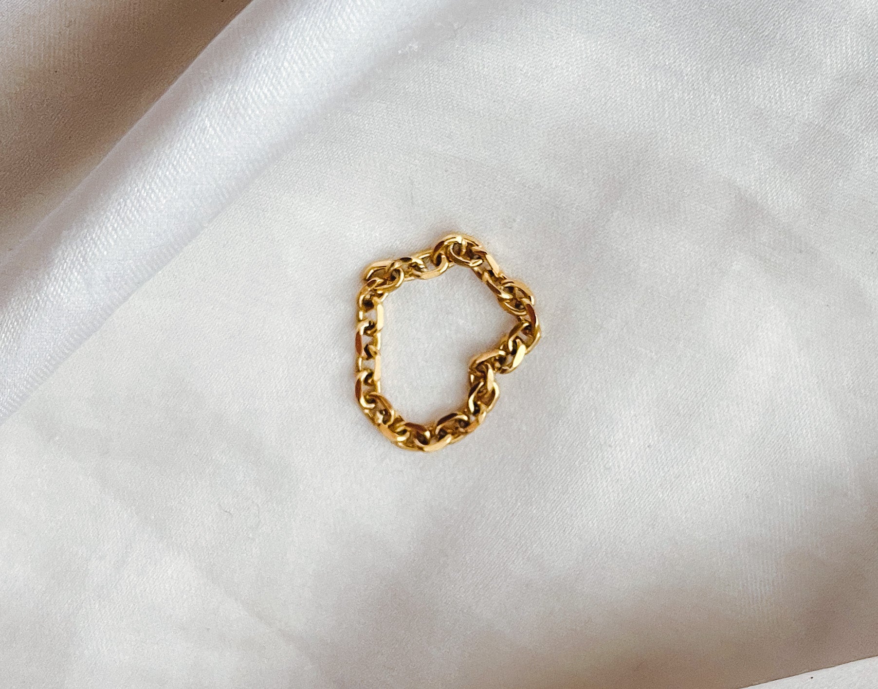 Britt - Waterproof Dainty Chain Ring